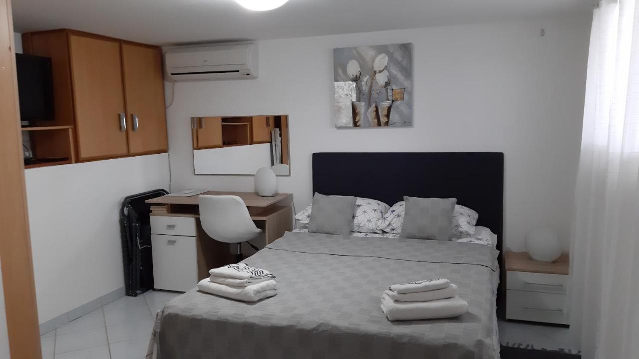 Studio Apartman Kornelija Lumbarda Exterior photo